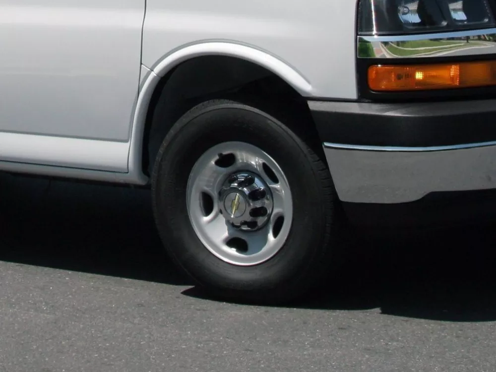Автомобиль Chevrolet Express II Минивэн