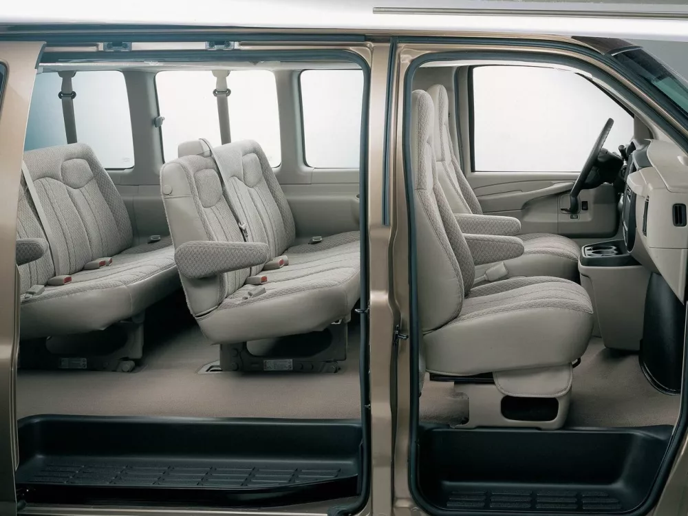 Автомобиль Chevrolet Express II Минивэн