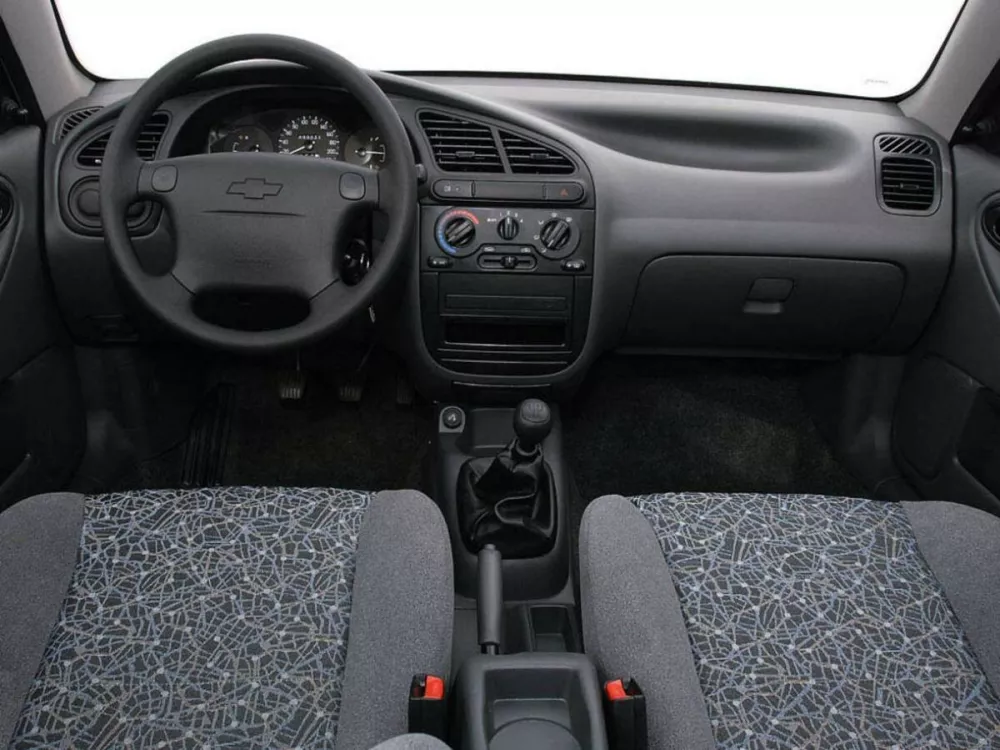 Автомобиль Chevrolet Lanos I Седан