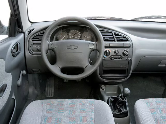Автомобиль Chevrolet Lanos I Седан