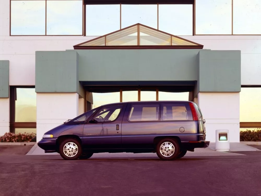 Автомобиль Chevrolet Lumina APV Минивэн