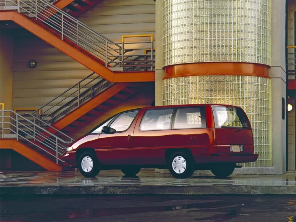 Автомобиль Chevrolet Lumina APV Минивэн