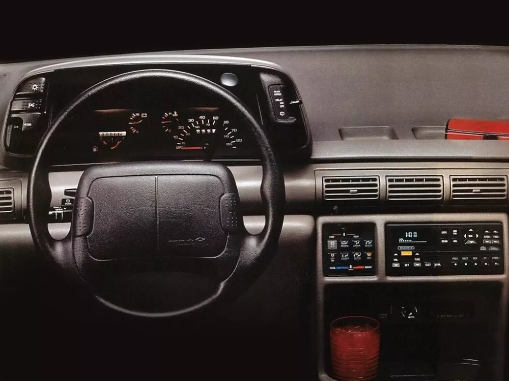 Автомобиль Chevrolet Lumina APV Минивэн