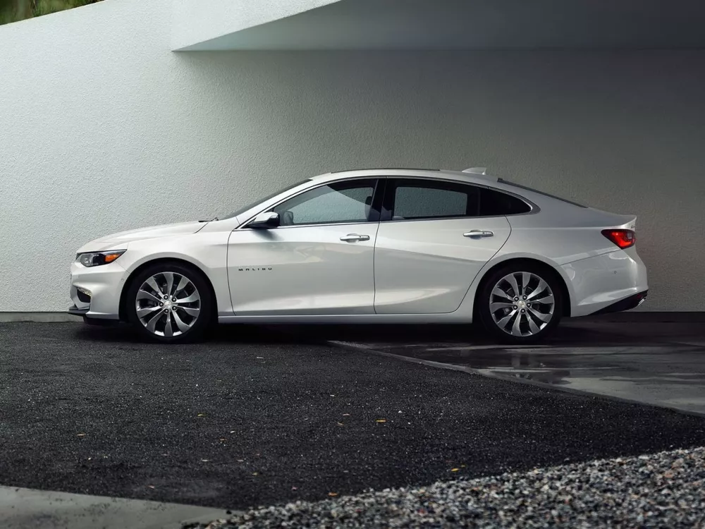 Автомобиль Chevrolet Malibu IX Седан