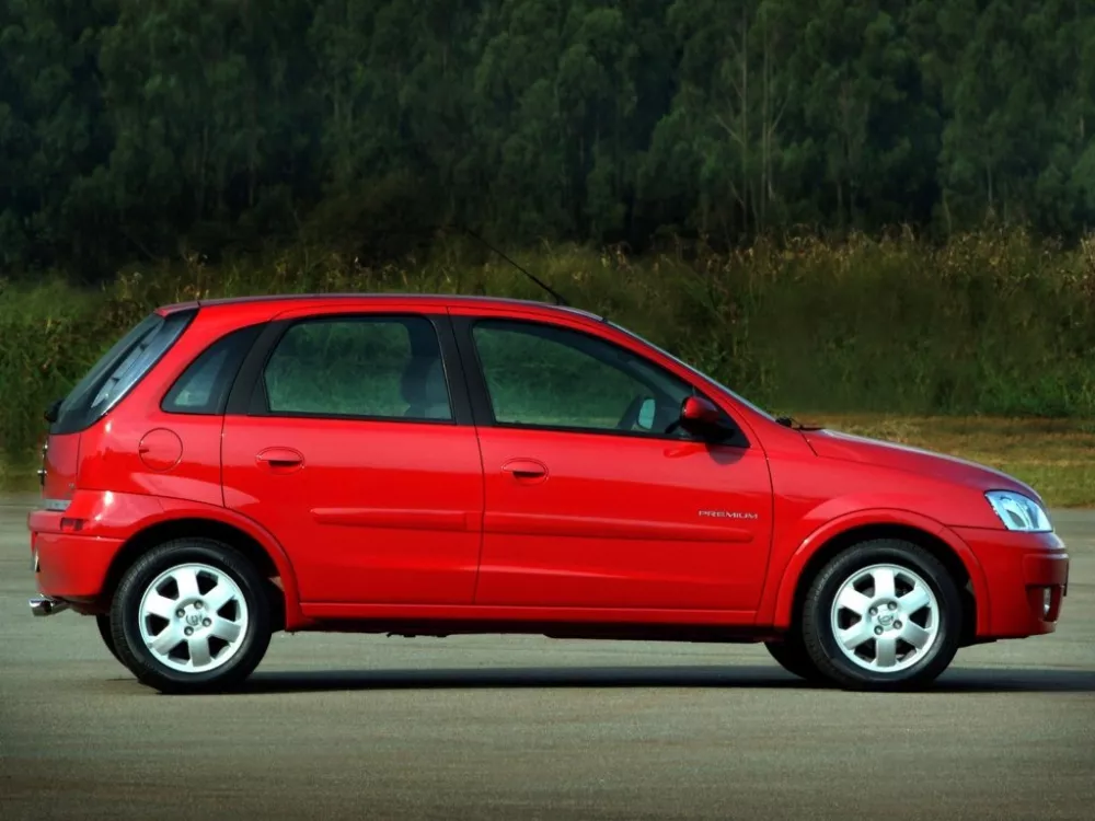 Автомобиль Chevrolet Corsa Хэтчбек (5 дверей)