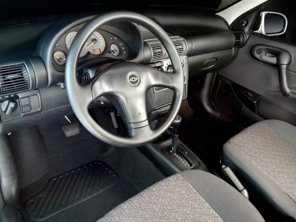 Автомобиль Chevrolet Corsa Седан