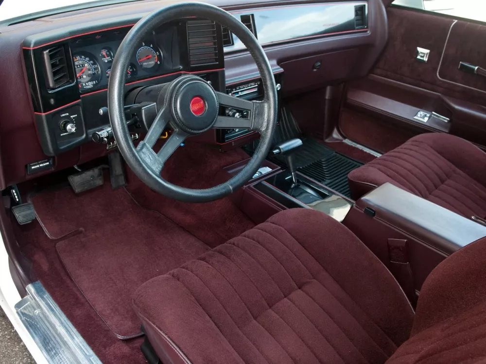 Автомобиль Chevrolet Monte Carlo IV Купе