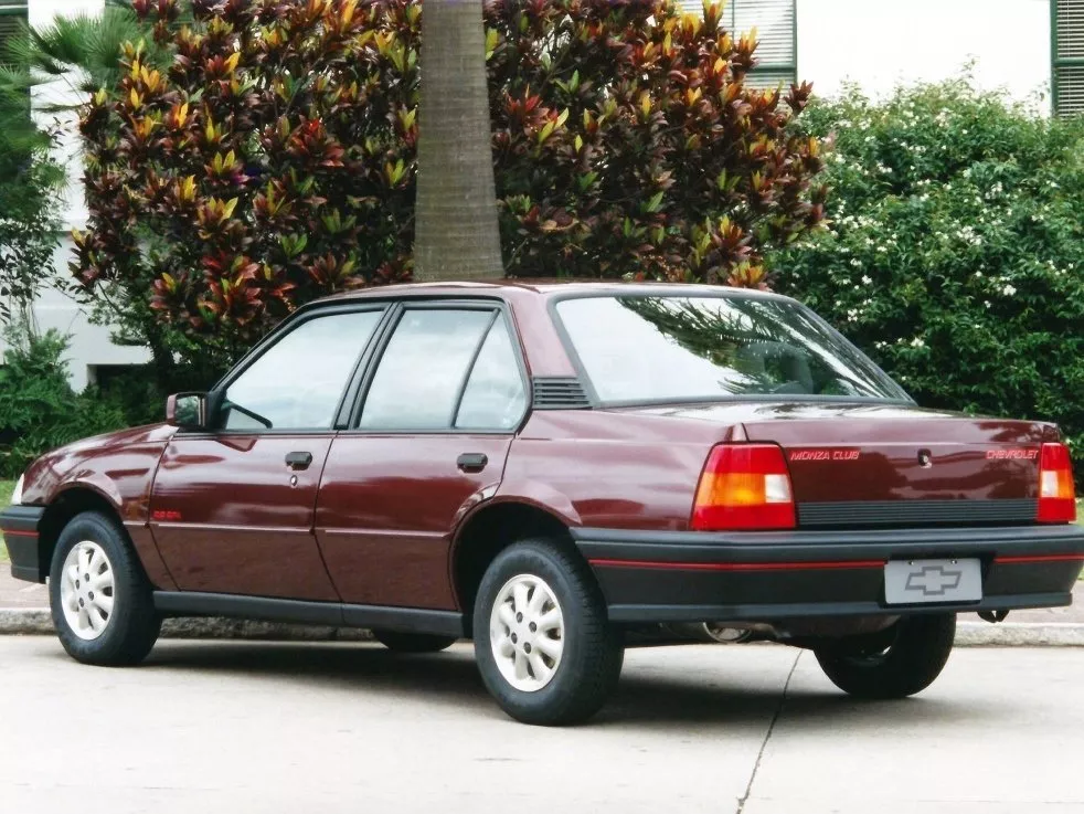 Автомобиль Chevrolet Monza I Седан