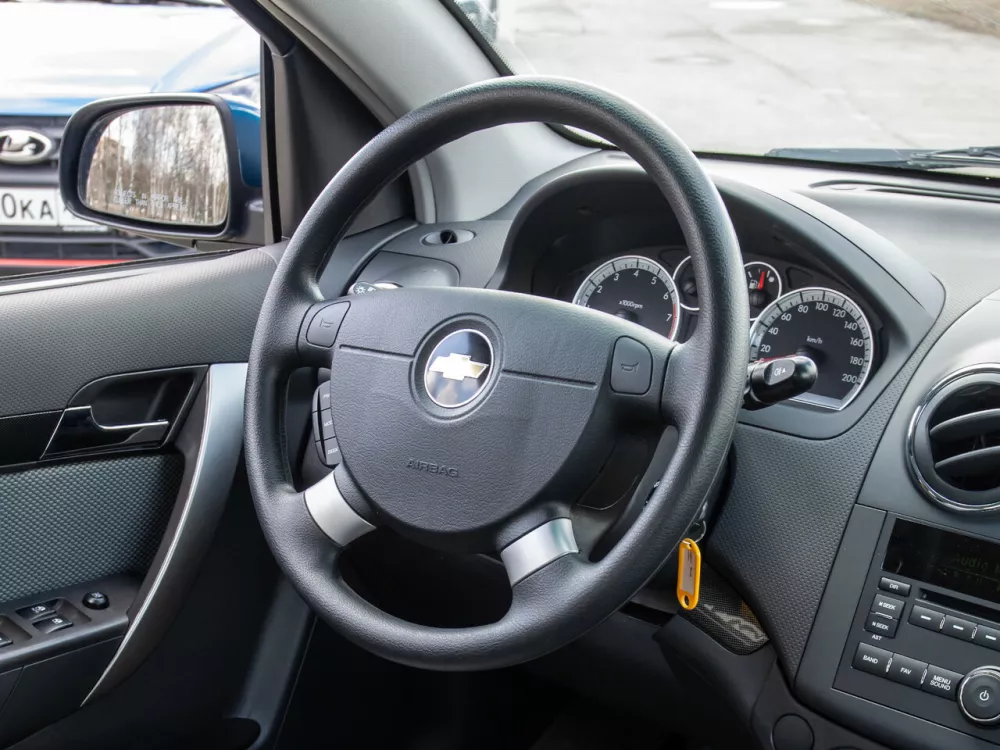 Автомобиль Chevrolet Nexia I Седан