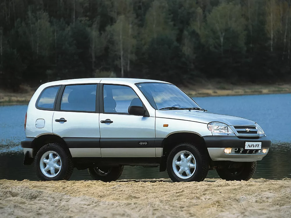 Автомобиль Chevrolet Niva I Внедорожник (5 дверей)