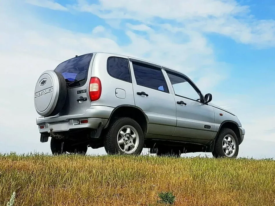 Автомобиль Chevrolet Niva I Внедорожник (5 дверей)