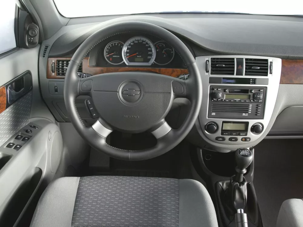 Автомобиль Chevrolet Nubira Седан