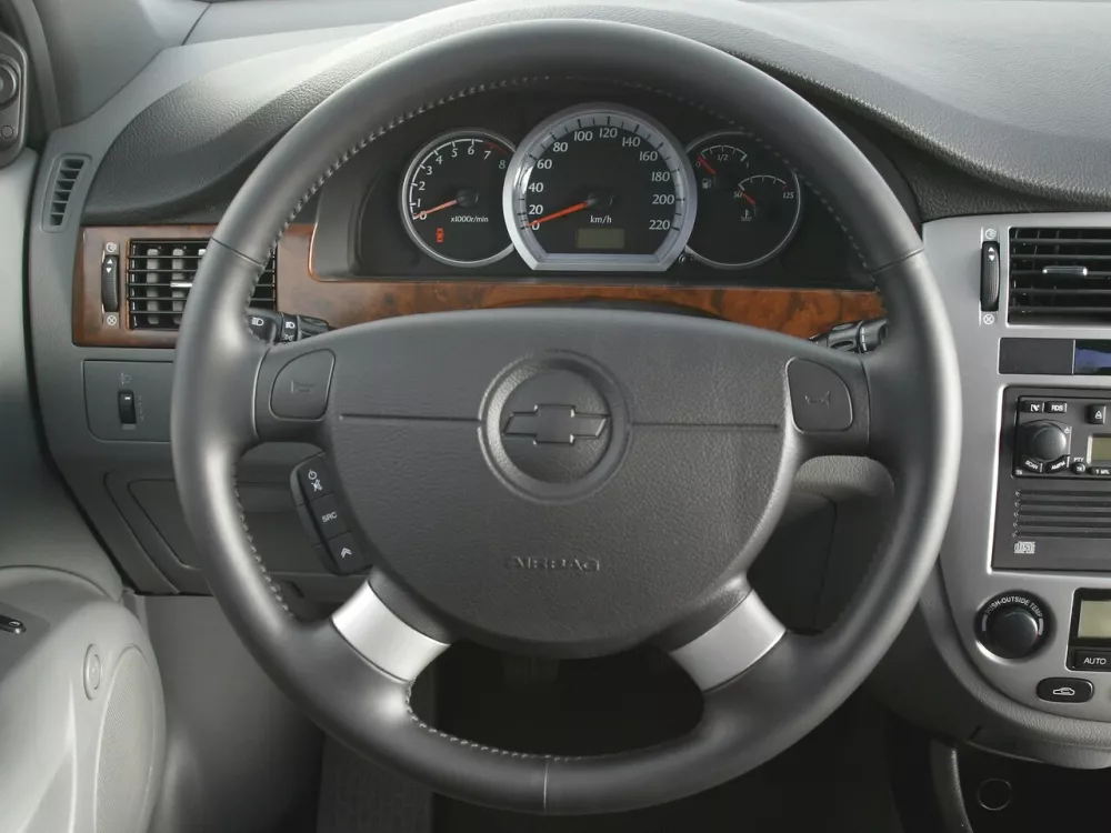 Автомобиль Chevrolet Nubira Седан