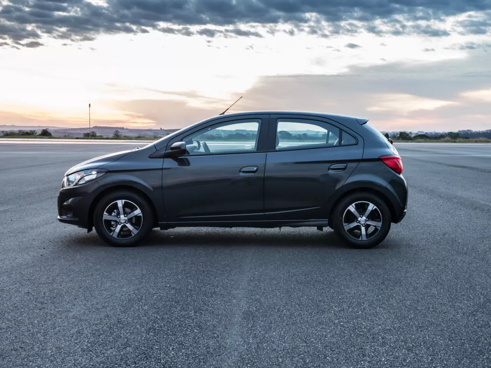 Автомобиль Chevrolet Onix I Рестайлинг Хэтчбек (5 дверей)