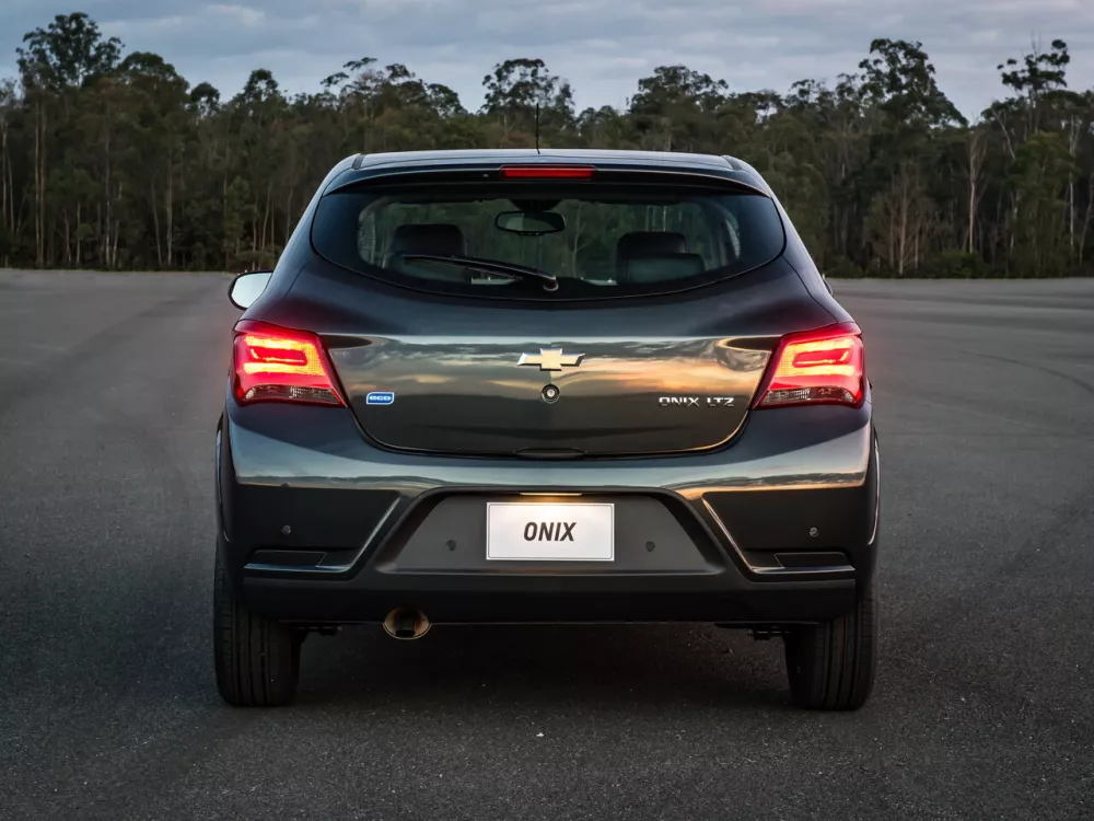 Автомобиль Chevrolet Onix I Рестайлинг Хэтчбек (5 дверей)