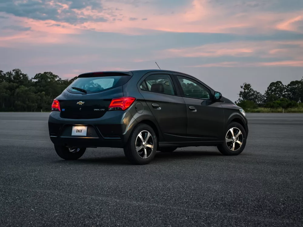 Автомобиль Chevrolet Onix I Рестайлинг Хэтчбек (5 дверей)