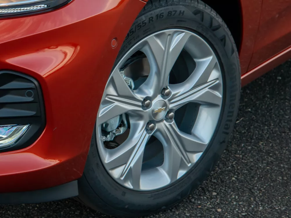 Автомобиль Chevrolet Onix II Хэтчбек (5 дверей)