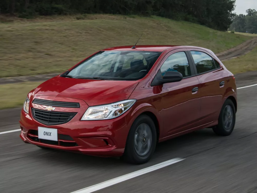 Автомобиль Chevrolet Onix I Хэтчбек (5 дверей)