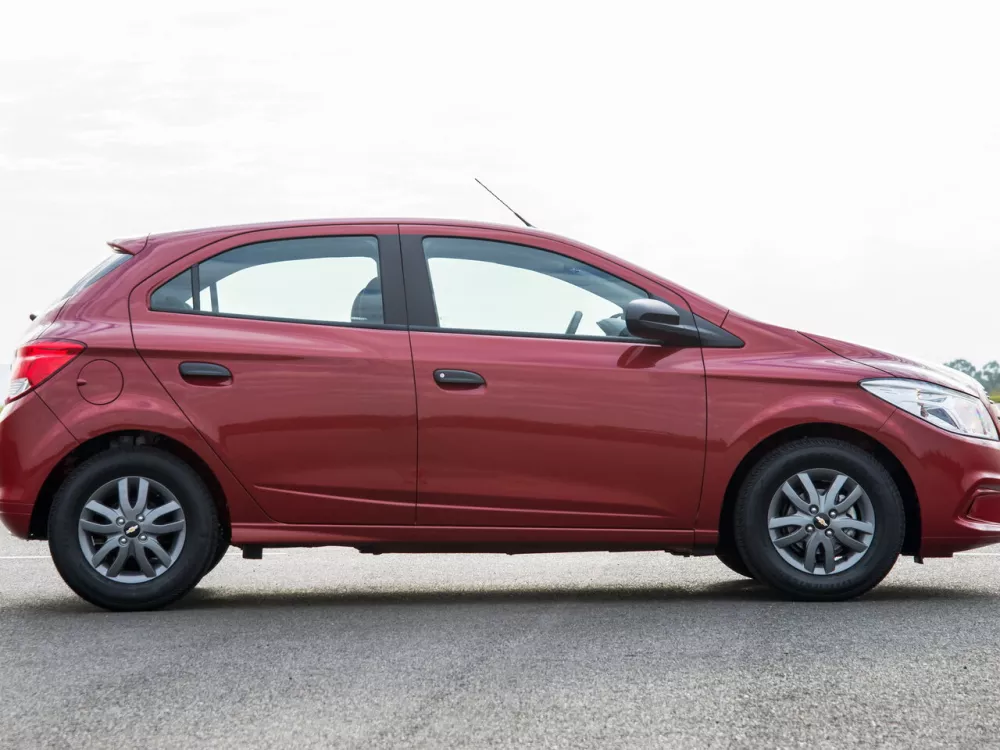 Автомобиль Chevrolet Onix I Хэтчбек (5 дверей)