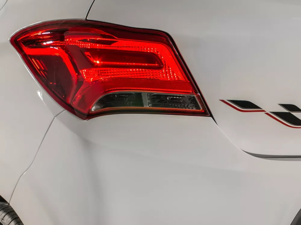 Автомобиль Chevrolet Onix I Рестайлинг Хэтчбек (5 дверей)
