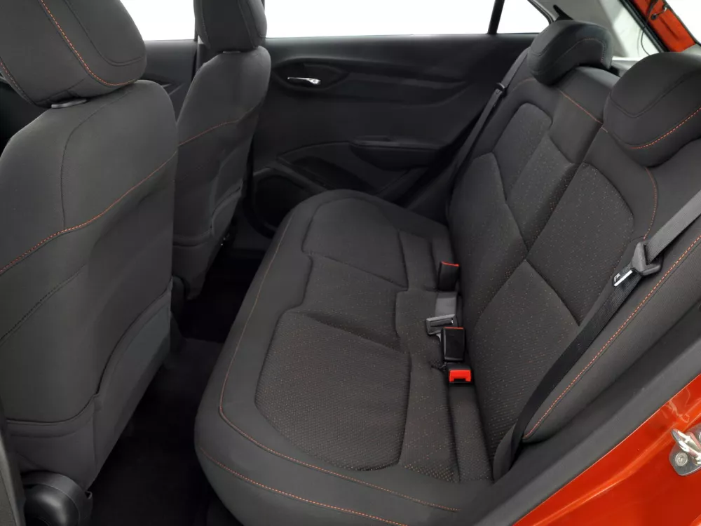 Автомобиль Chevrolet Onix I Хэтчбек (5 дверей)