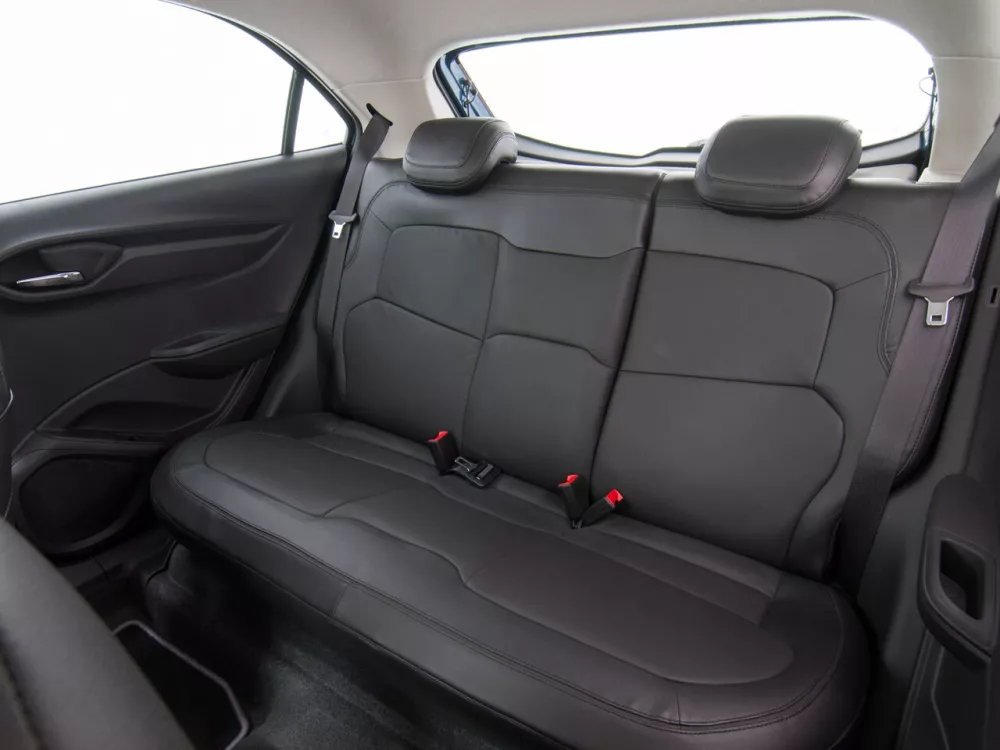 Автомобиль Chevrolet Onix I Хэтчбек (5 дверей)