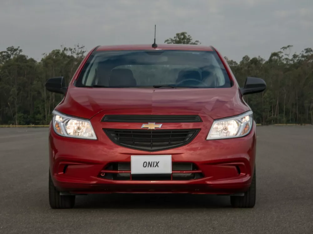 Автомобиль Chevrolet Onix I Хэтчбек (5 дверей)
