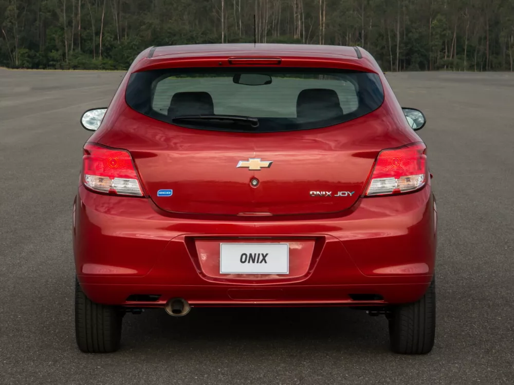 Автомобиль Chevrolet Onix I Хэтчбек (5 дверей)