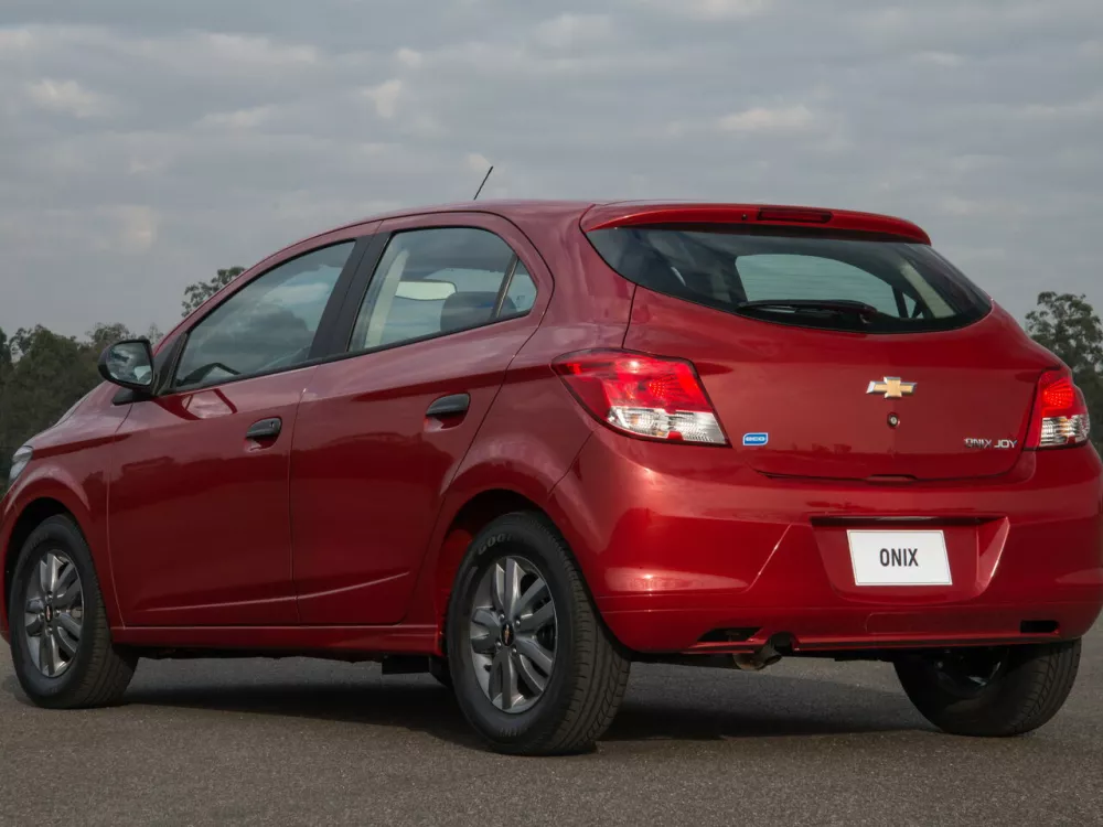 Автомобиль Chevrolet Onix I Хэтчбек (5 дверей)