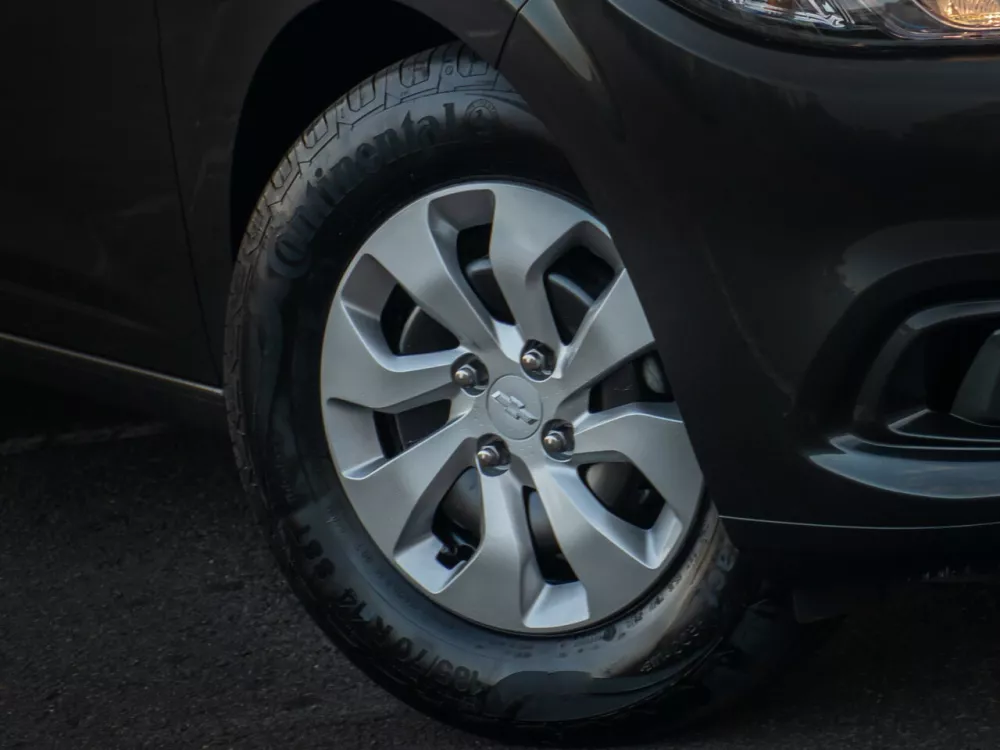 Автомобиль Chevrolet Onix I Хэтчбек (5 дверей)