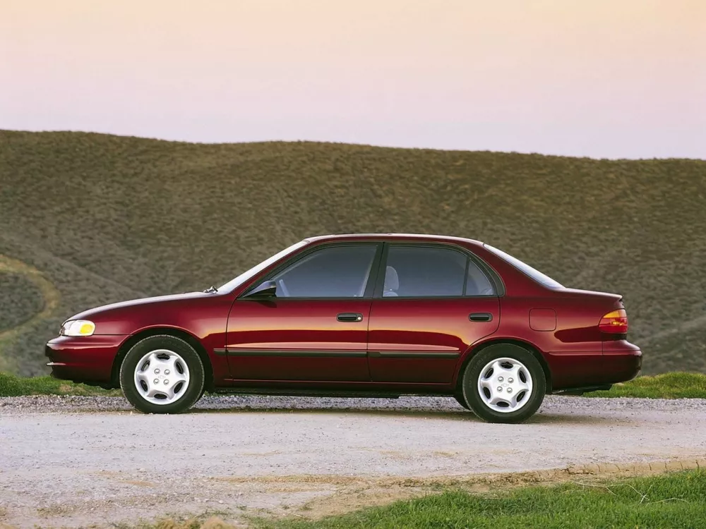 Автомобиль Chevrolet Prizm Седан