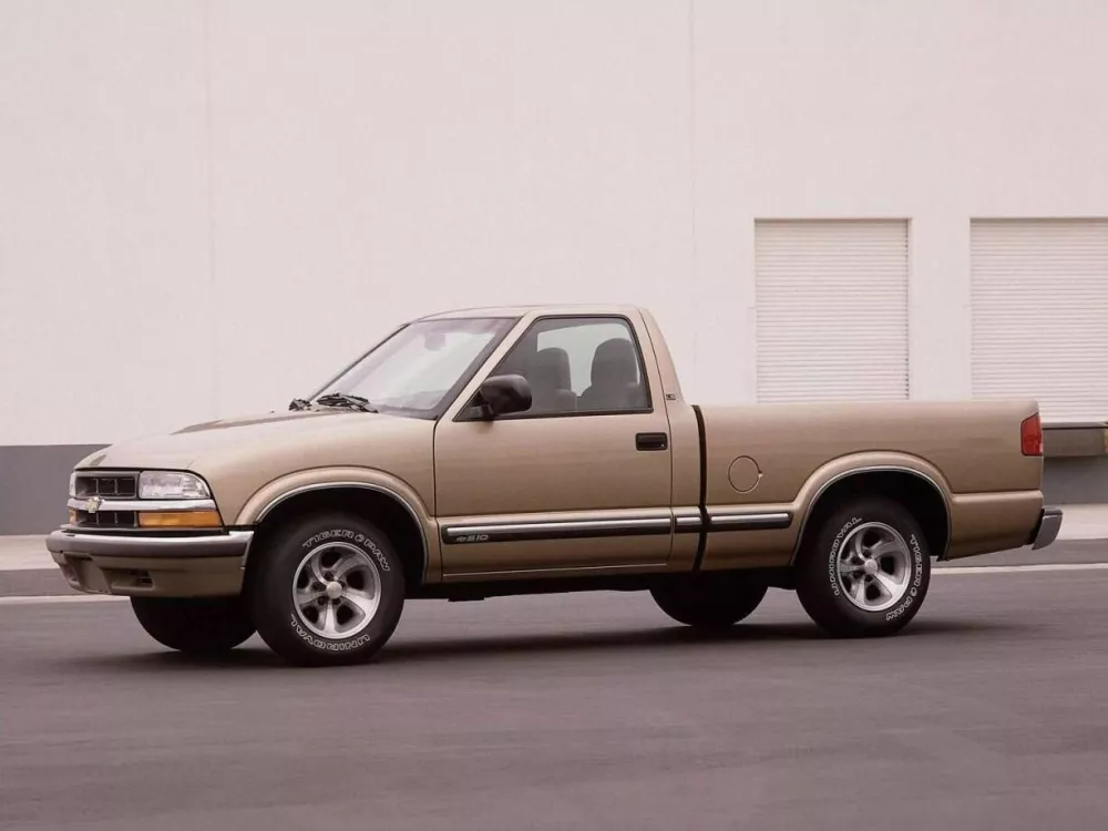 Автомобиль Chevrolet S-10 Pickup II Пикап Одинарная кабина
