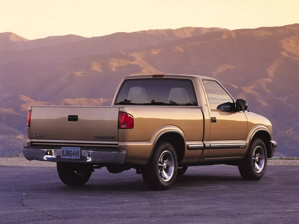 Автомобиль Chevrolet S-10 Pickup II Пикап Одинарная кабина