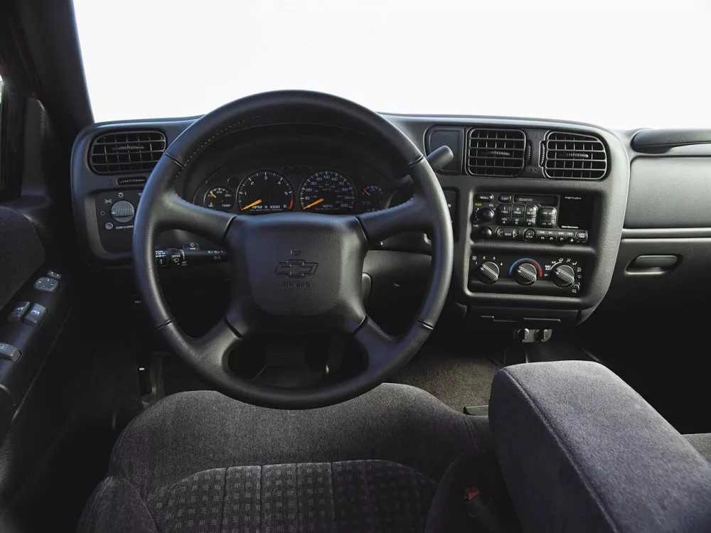 Автомобиль Chevrolet S-10 Pickup II Пикап Одинарная кабина
