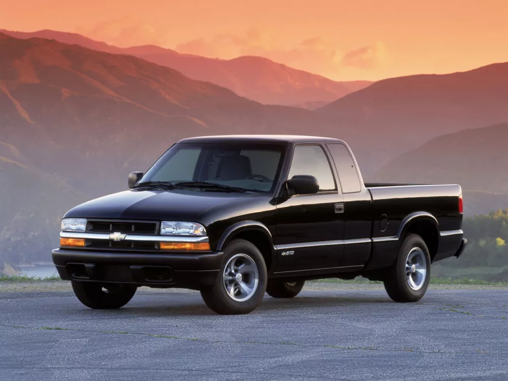 Автомобиль Chevrolet S-10 Pickup II Пикап Полуторная кабина