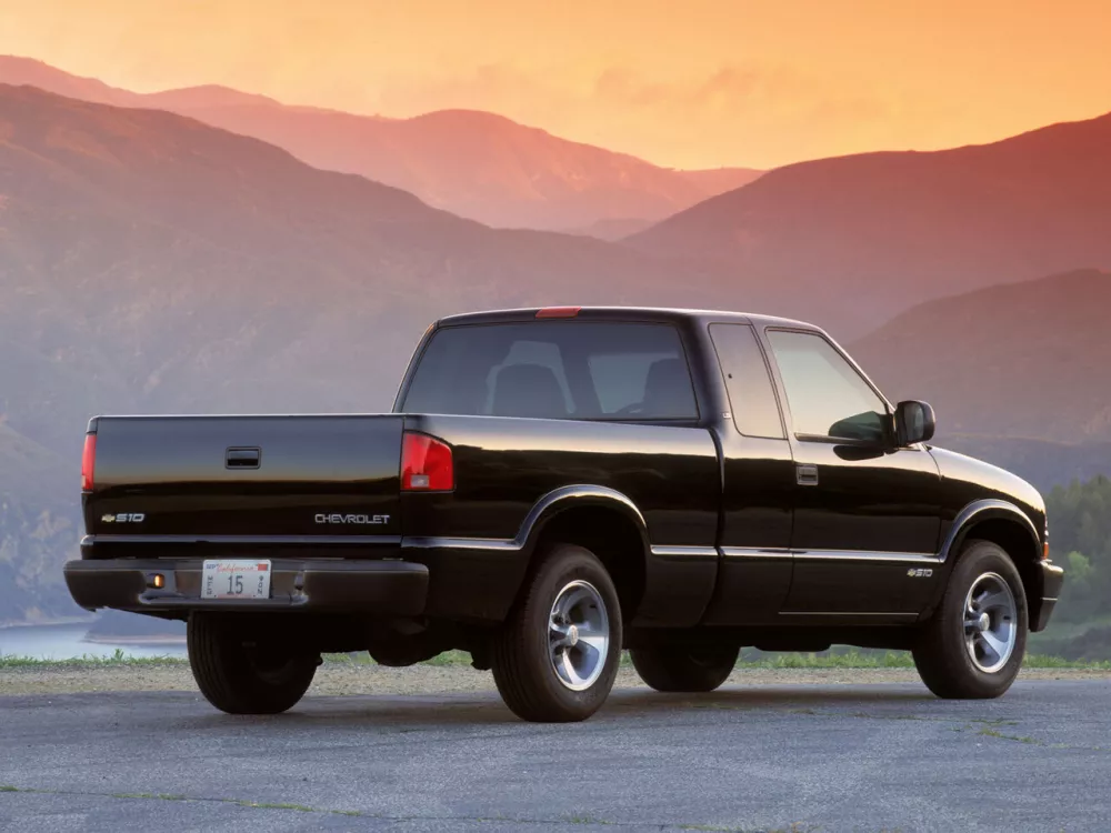 Автомобиль Chevrolet S-10 Pickup II Пикап Полуторная кабина
