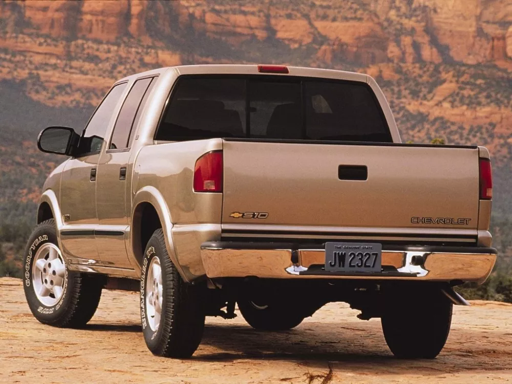 Автомобиль Chevrolet S-10 Pickup II Пикап Двойная кабина