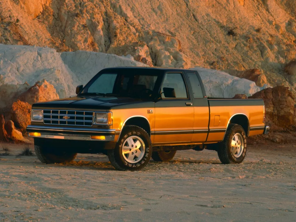 Автомобиль Chevrolet S-10 Pickup I Пикап Полуторная кабина