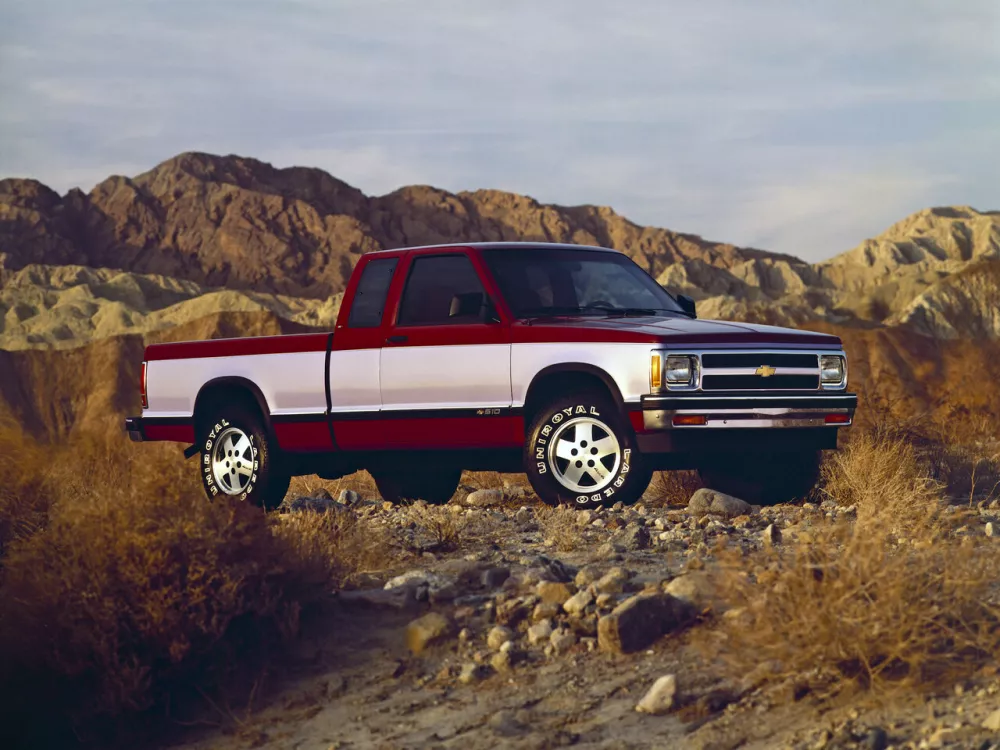 Автомобиль Chevrolet S-10 Pickup I Пикап Полуторная кабина