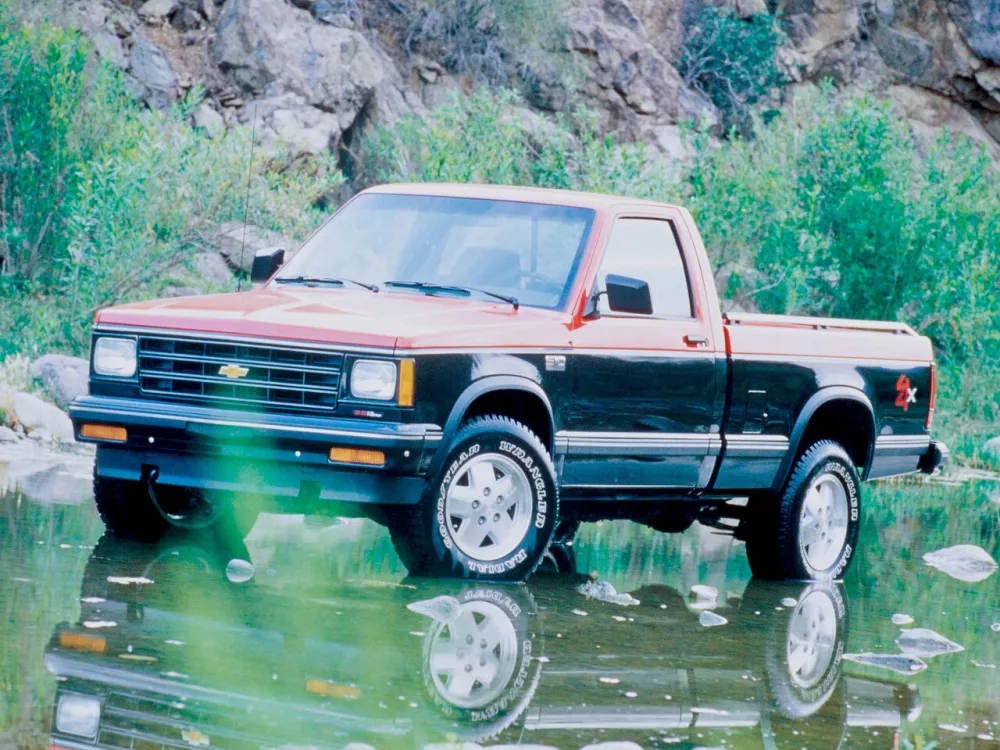Автомобиль Chevrolet S-10 Pickup I Пикап Одинарная кабина