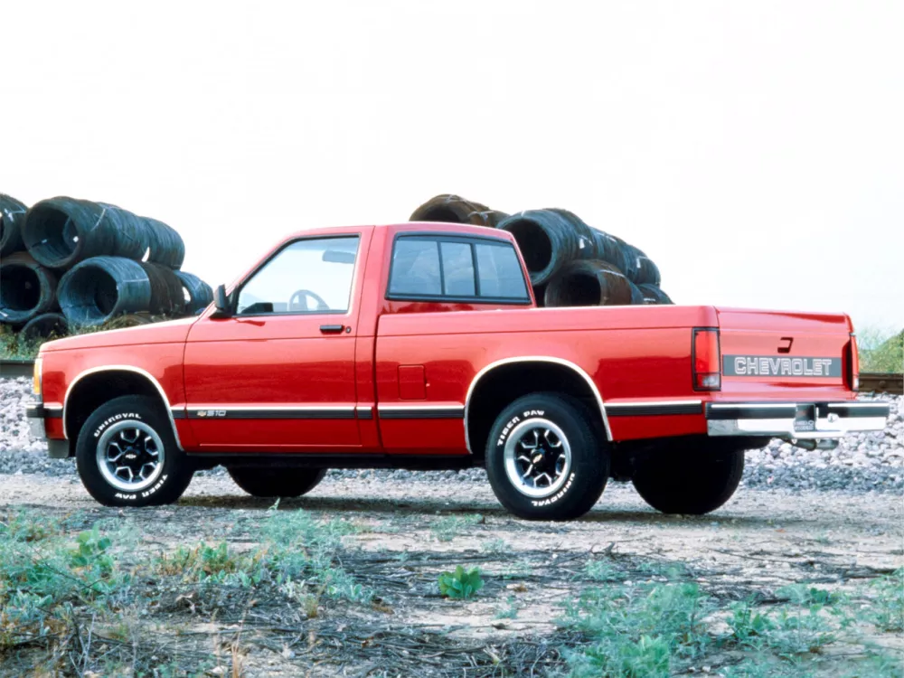 Автомобиль Chevrolet S-10 Pickup I Пикап Одинарная кабина