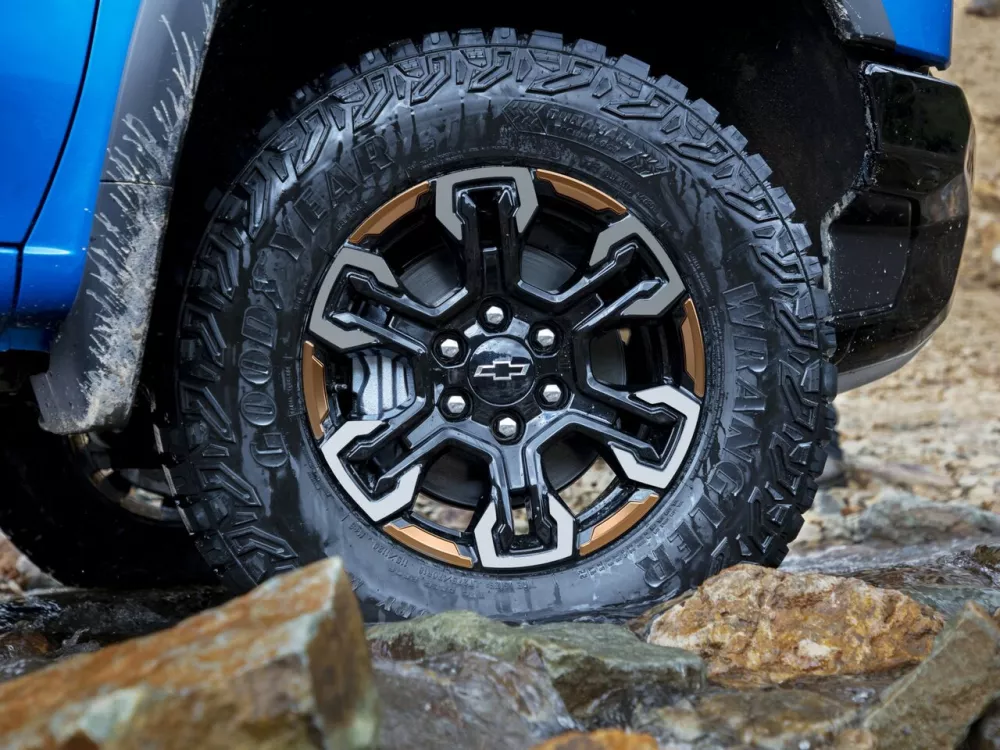 Автомобиль Chevrolet Silverado IV (T1XX) Рестайлинг Пикап Двойная кабина ZR2