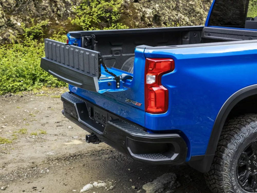 Автомобиль Chevrolet Silverado IV (T1XX) Рестайлинг Пикап Двойная кабина ZR2
