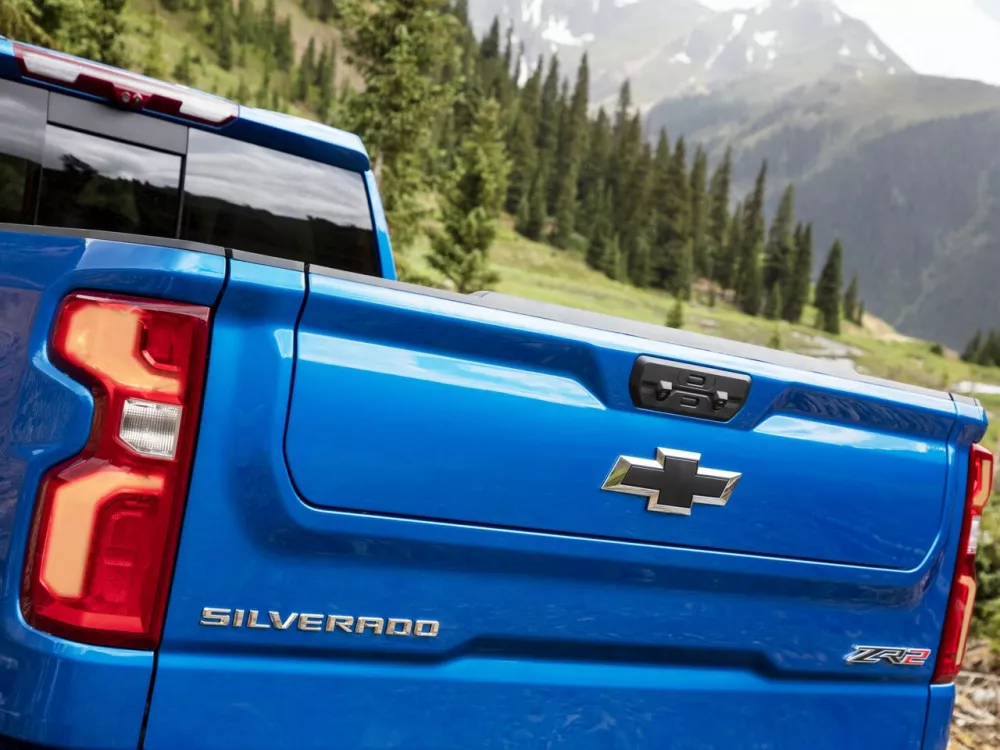 Автомобиль Chevrolet Silverado IV (T1XX) Рестайлинг Пикап Двойная кабина ZR2