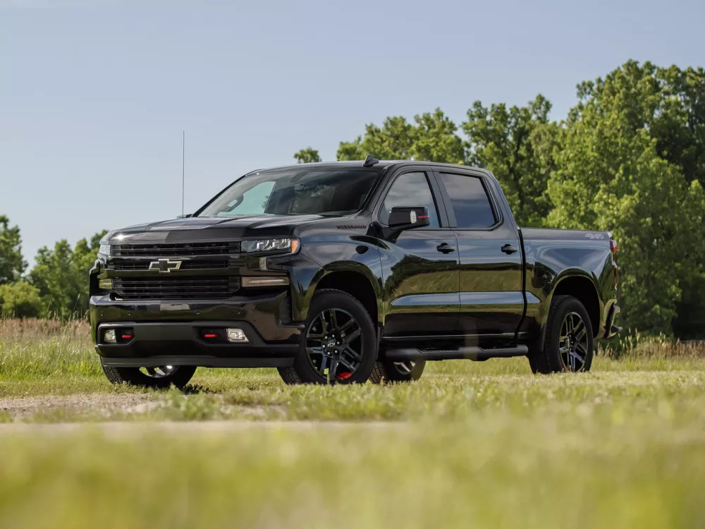 Автомобиль Chevrolet Silverado IV (T1XX) Пикап Двойная кабина Crew