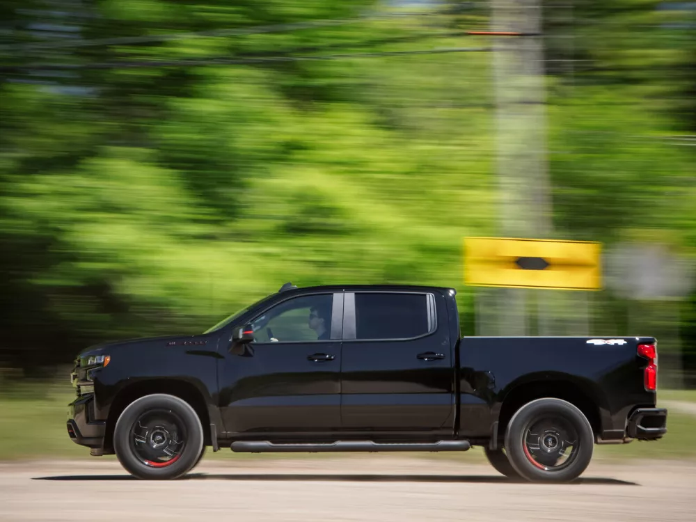 Автомобиль Chevrolet Silverado IV (T1XX) Пикап Двойная кабина Crew