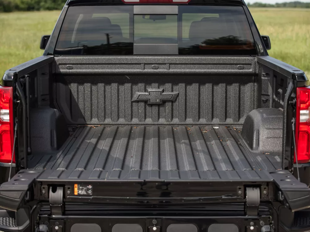 Автомобиль Chevrolet Silverado IV (T1XX) Пикап Двойная кабина Crew