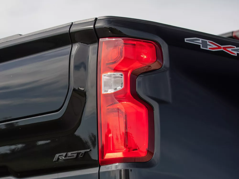 Автомобиль Chevrolet Silverado IV (T1XX) Пикап Двойная кабина Crew