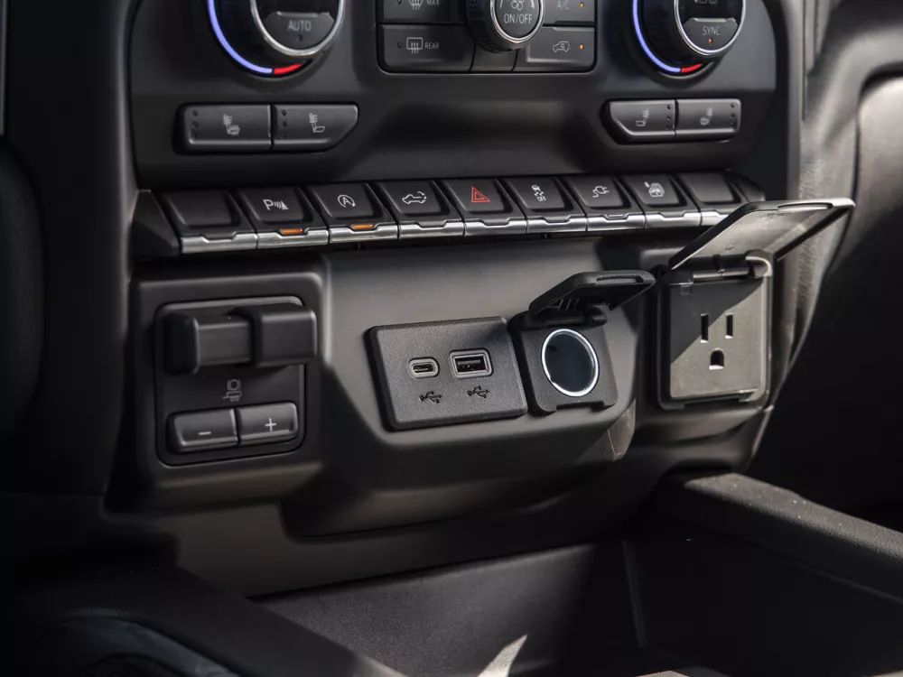 Автомобиль Chevrolet Silverado IV (T1XX) Пикап Двойная кабина Crew