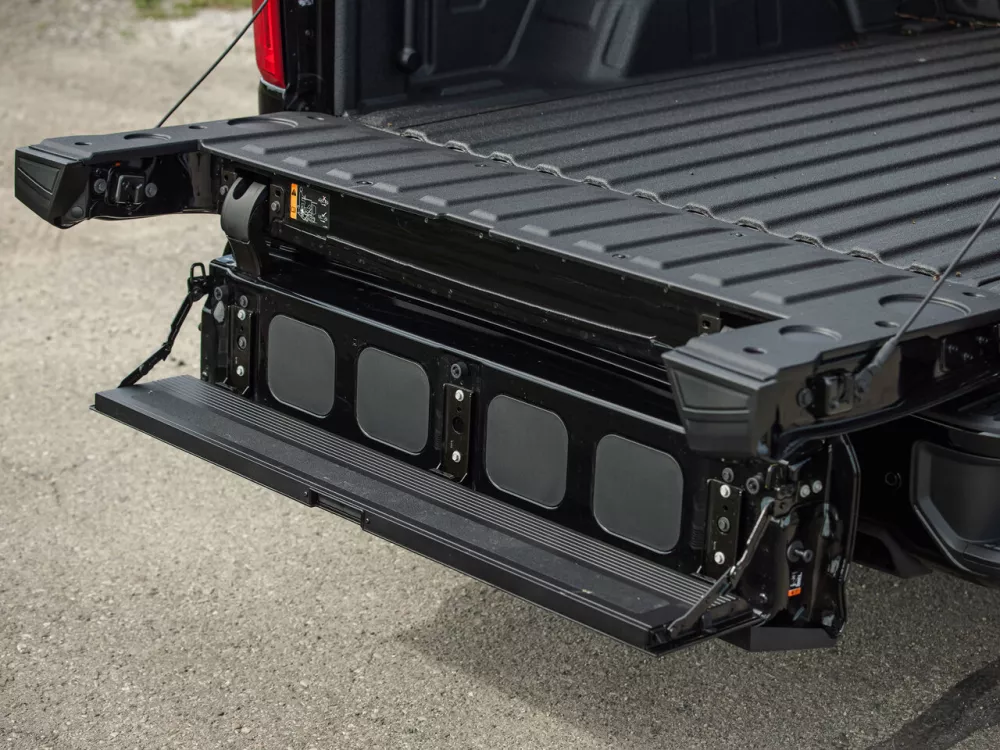 Автомобиль Chevrolet Silverado IV (T1XX) Пикап Двойная кабина Crew